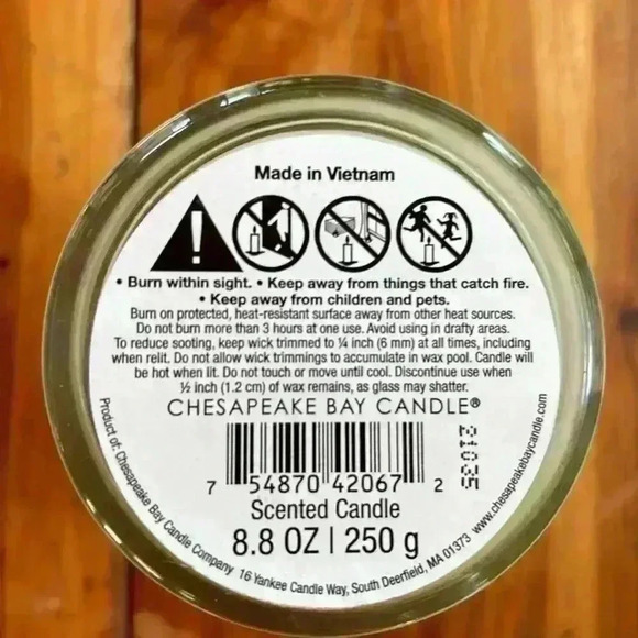 Chesapeake Bay Candle..Scent "Sea Minerals" 8.8 Oz. Frosted Container Lite Once - Picture 3 of 6
